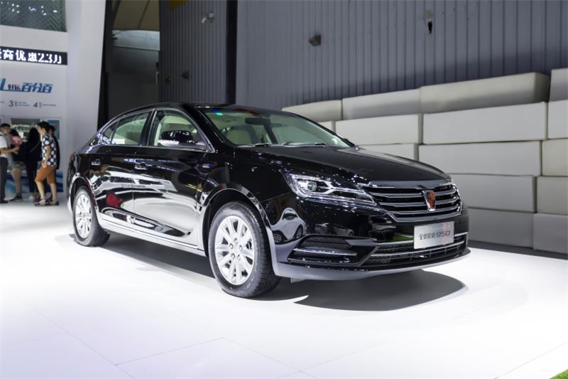 全新荣威950、荣威e950定义“高级轿车” 成都车展亮相售价16.88万起 互联网汽车上市一周年 系统升级带来颠覆式进化