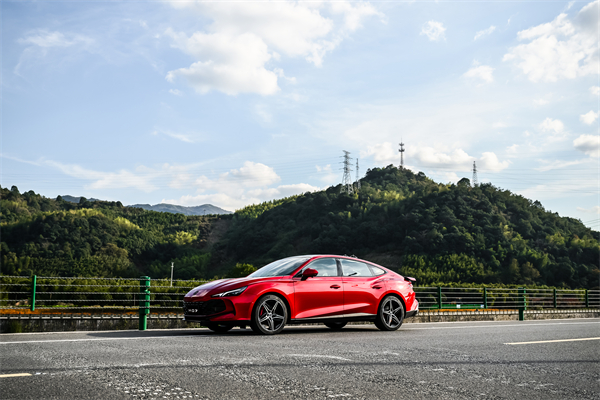 B级运动轿车新标杆来了，MG7 2025款智能登场，限时一口价11.29万元起